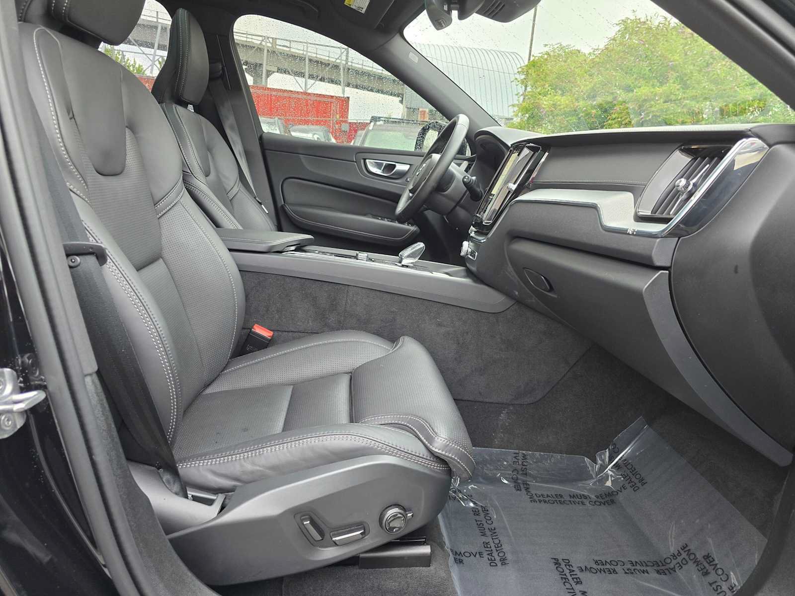 Used 2024 Volvo XC60 T8 Ultimate w/ Climate Package AWD/4WD image 11