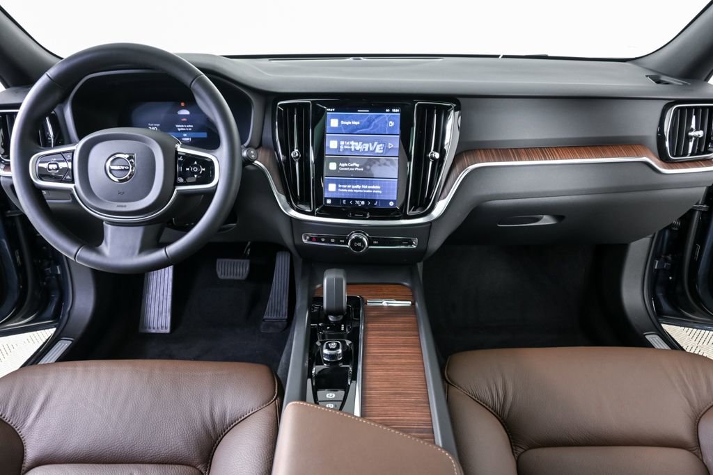 Used 2025 Volvo V60 B5 Cross Country Plus image 18