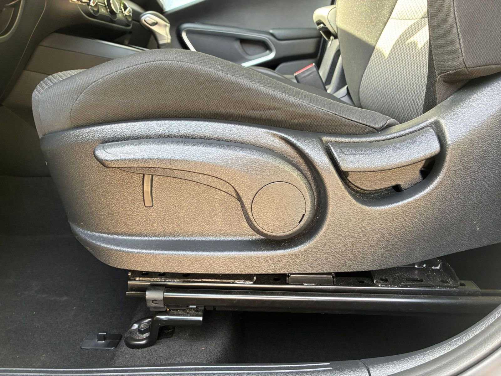 Used 2025 Kia Soul LX w/ LX Technology Package FWD image 32