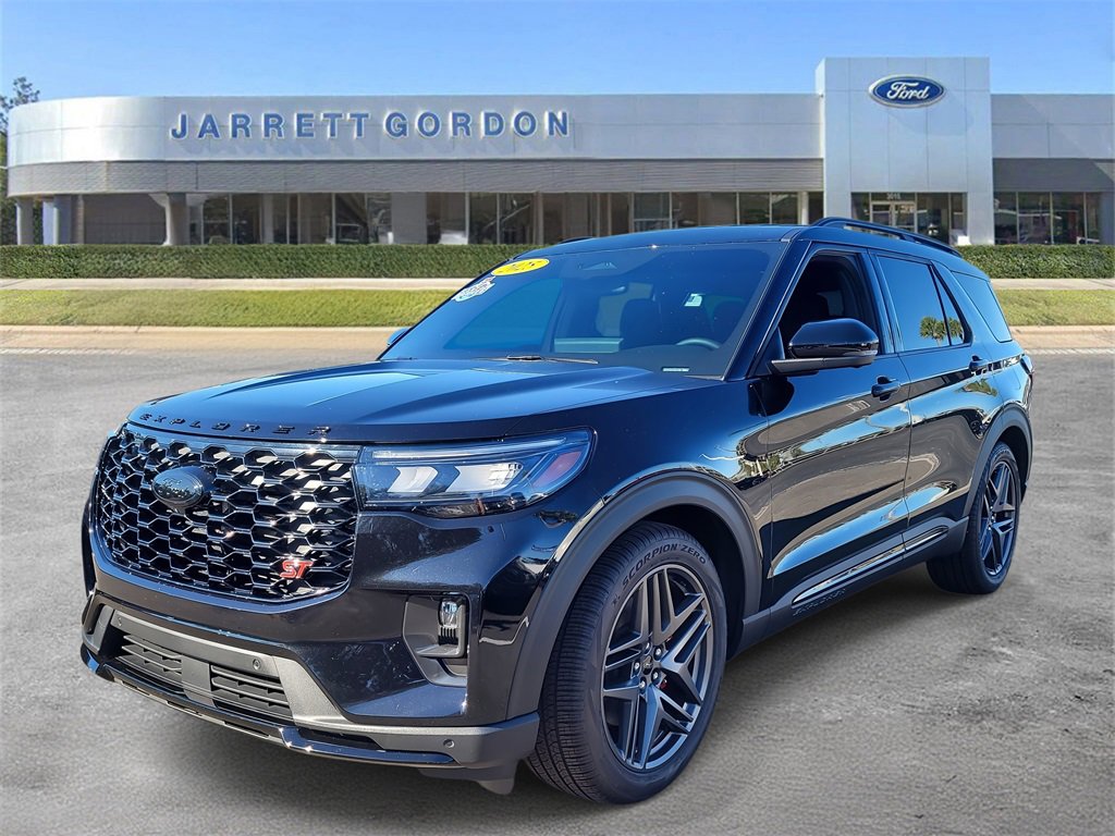 Used 2025 Ford Explorer ST image 2