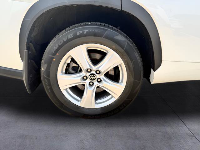Used 2021 Toyota Highlander LE image 28