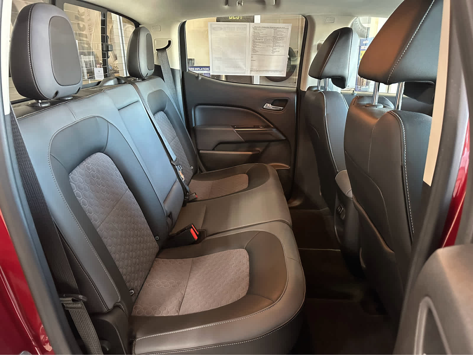 Used 2018 Chevrolet Colorado Z71 AWD/4WD image 31