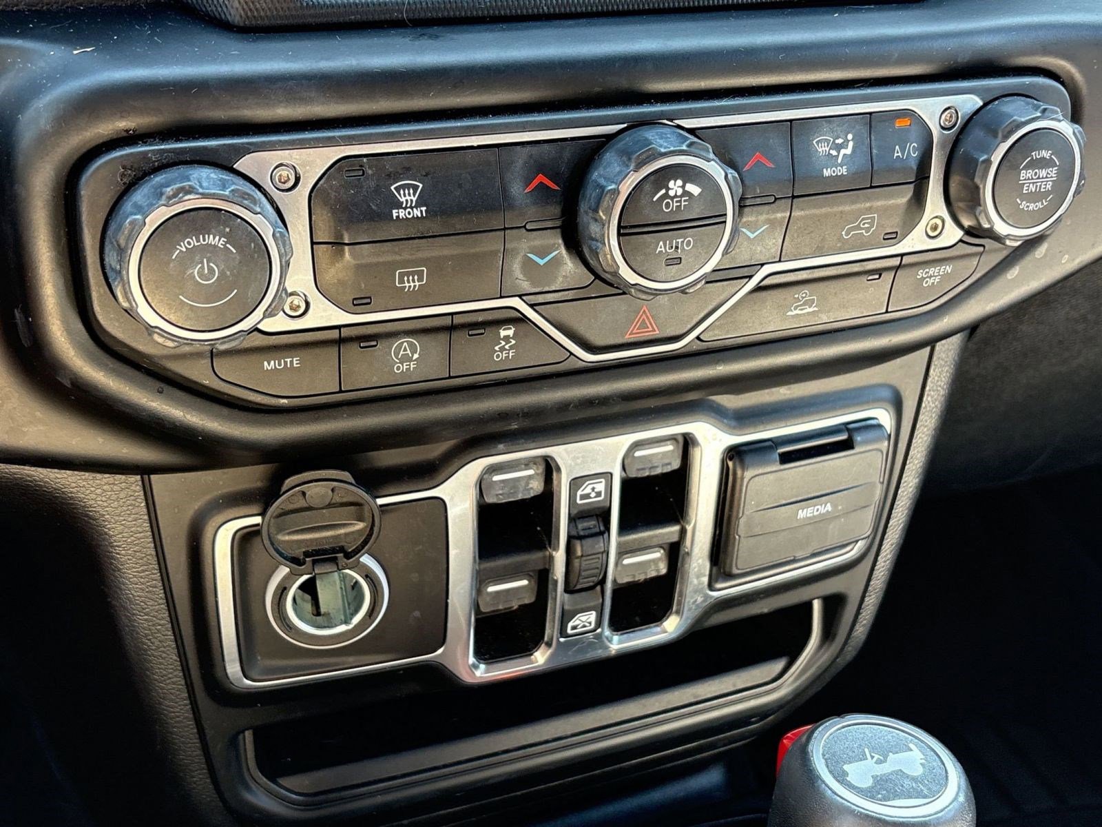 Used 2021 Jeep Wrangler Unlimited Sahara w/ Dual Top Group image 17