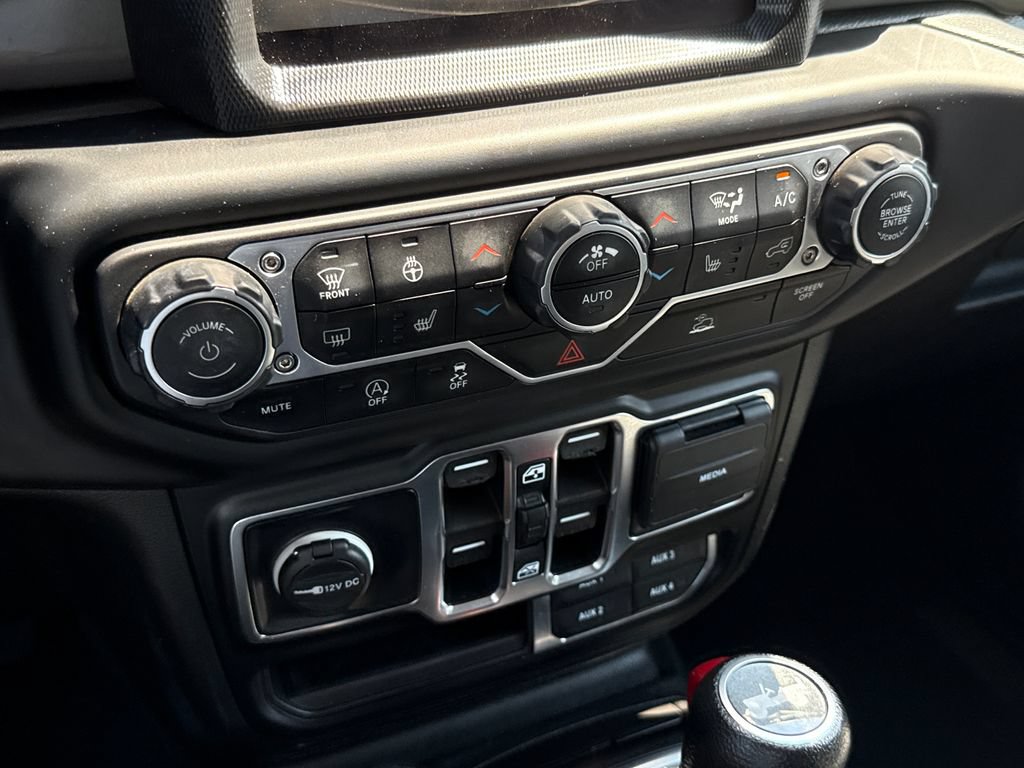 Used 2023 Jeep Wrangler Unlimited Sahara w/ Cold Weather Group AWD/4WD image 28