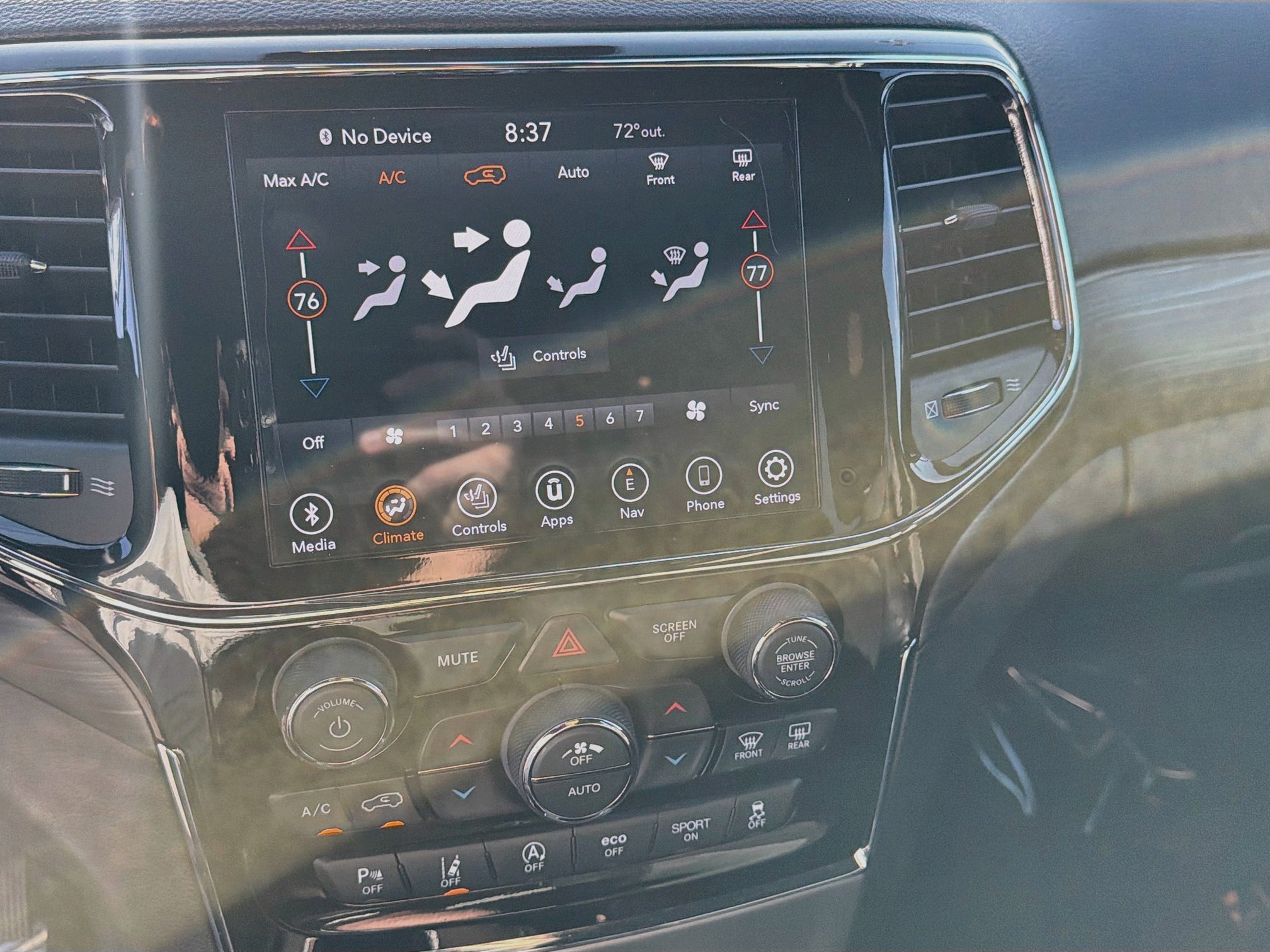 Used 2021 Jeep Grand Cherokee Laredo X AWD/4WD image 26