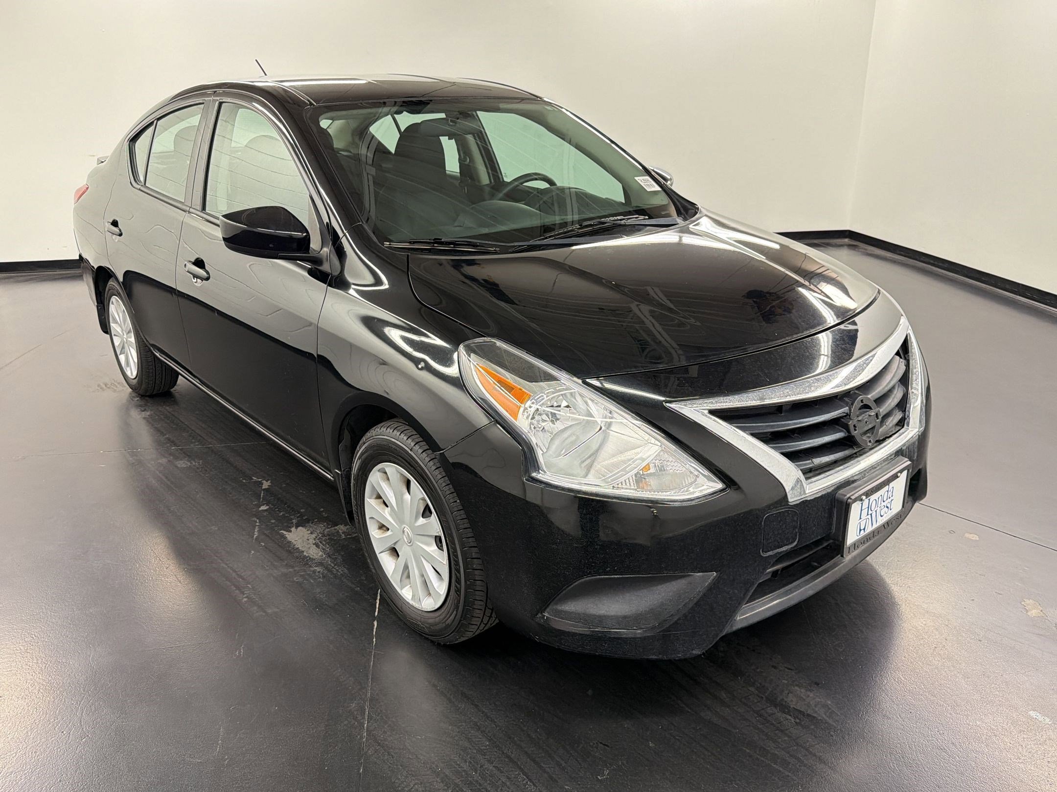Used 2017 Nissan Versa S Plus FWD image 7
