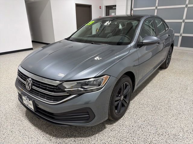 Used 2023 Volkswagen Jetta SE w/ Panoramic Sunroof Package image 7