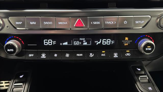 Certified 2022 Kia Telluride SX w/ Towing Package FWD image 18