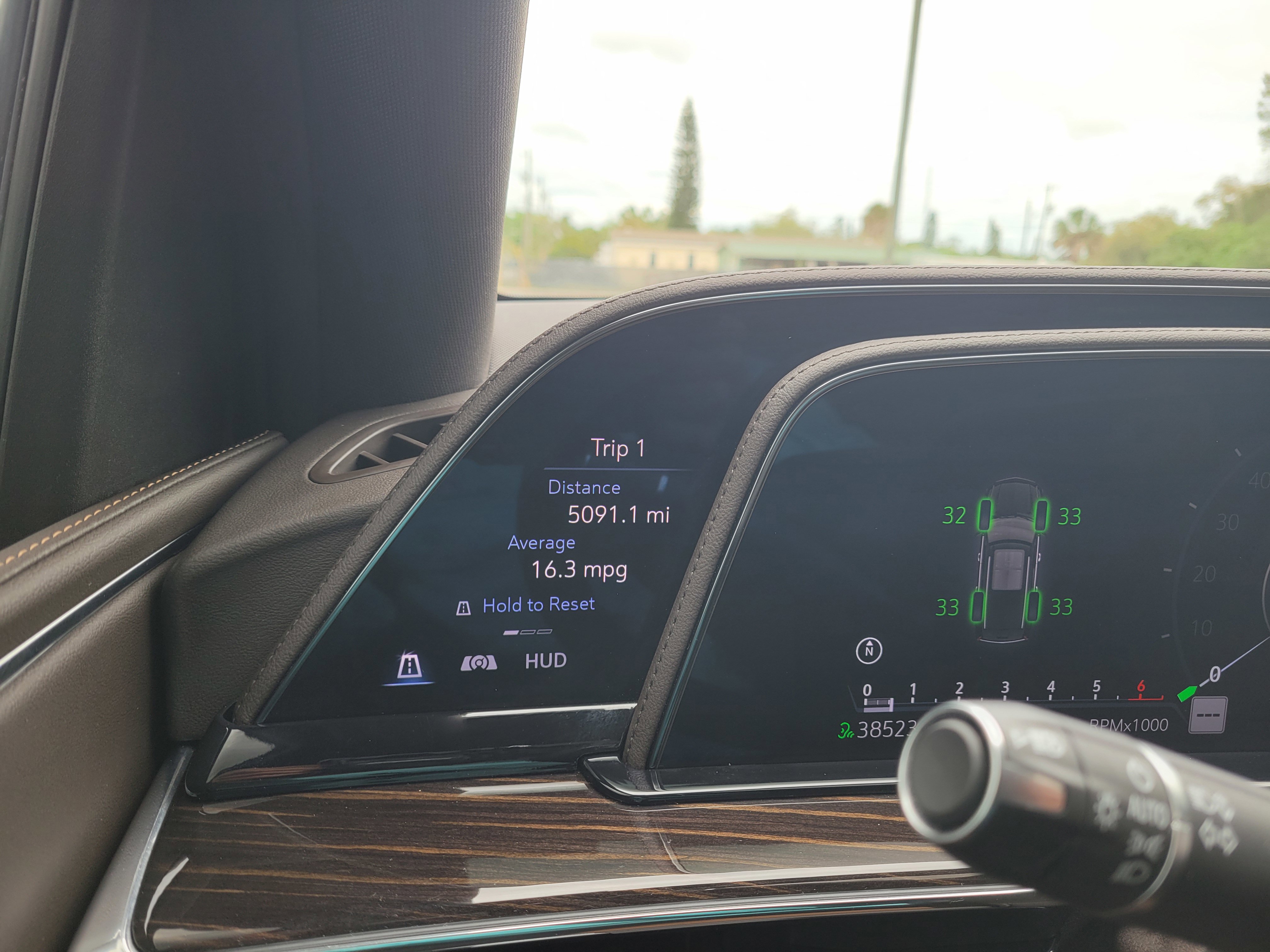 Certified 2023 Cadillac Escalade Premium Luxury AWD/4WD image 18