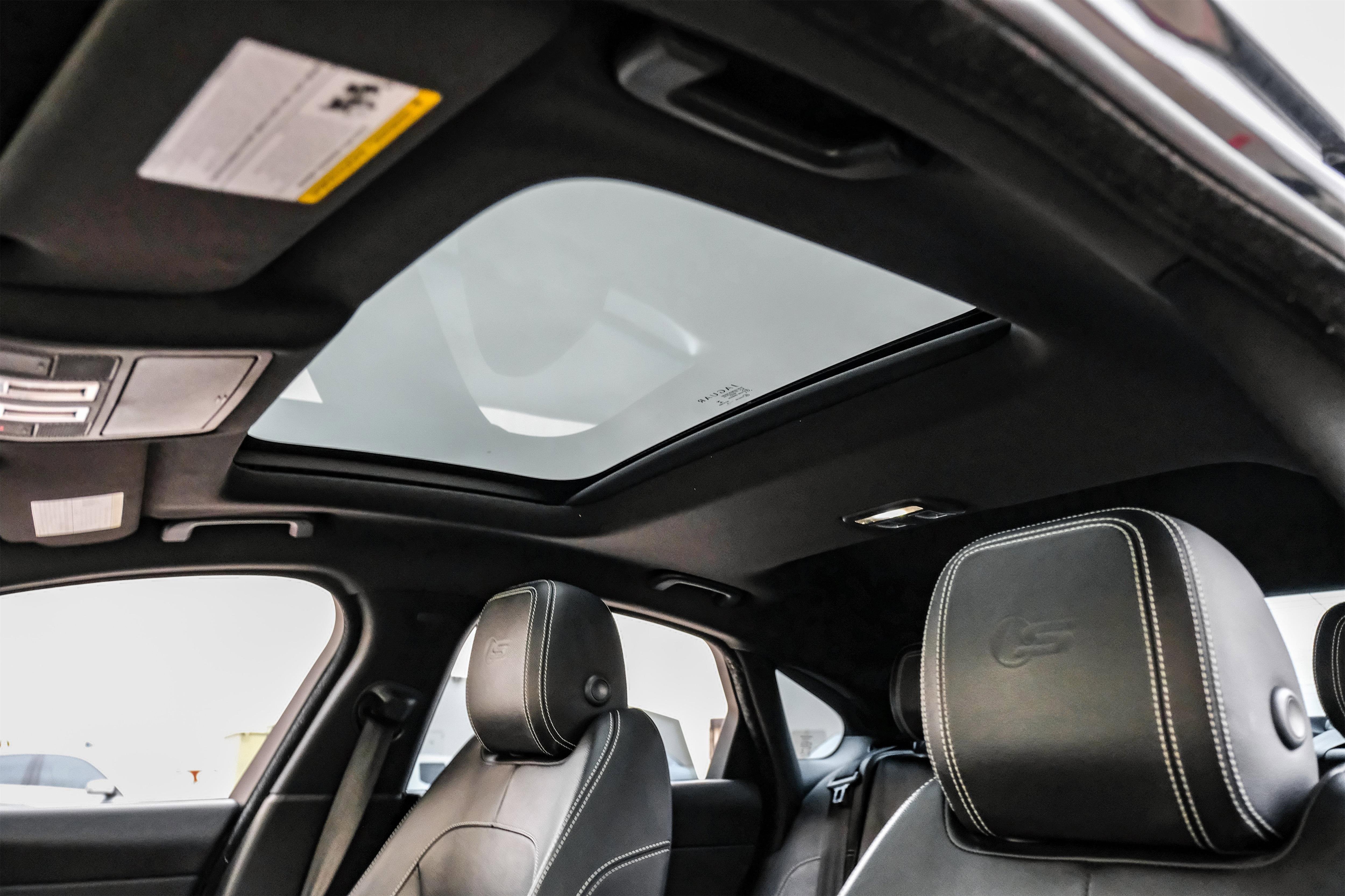 Used 2017 Jaguar XF S image 4