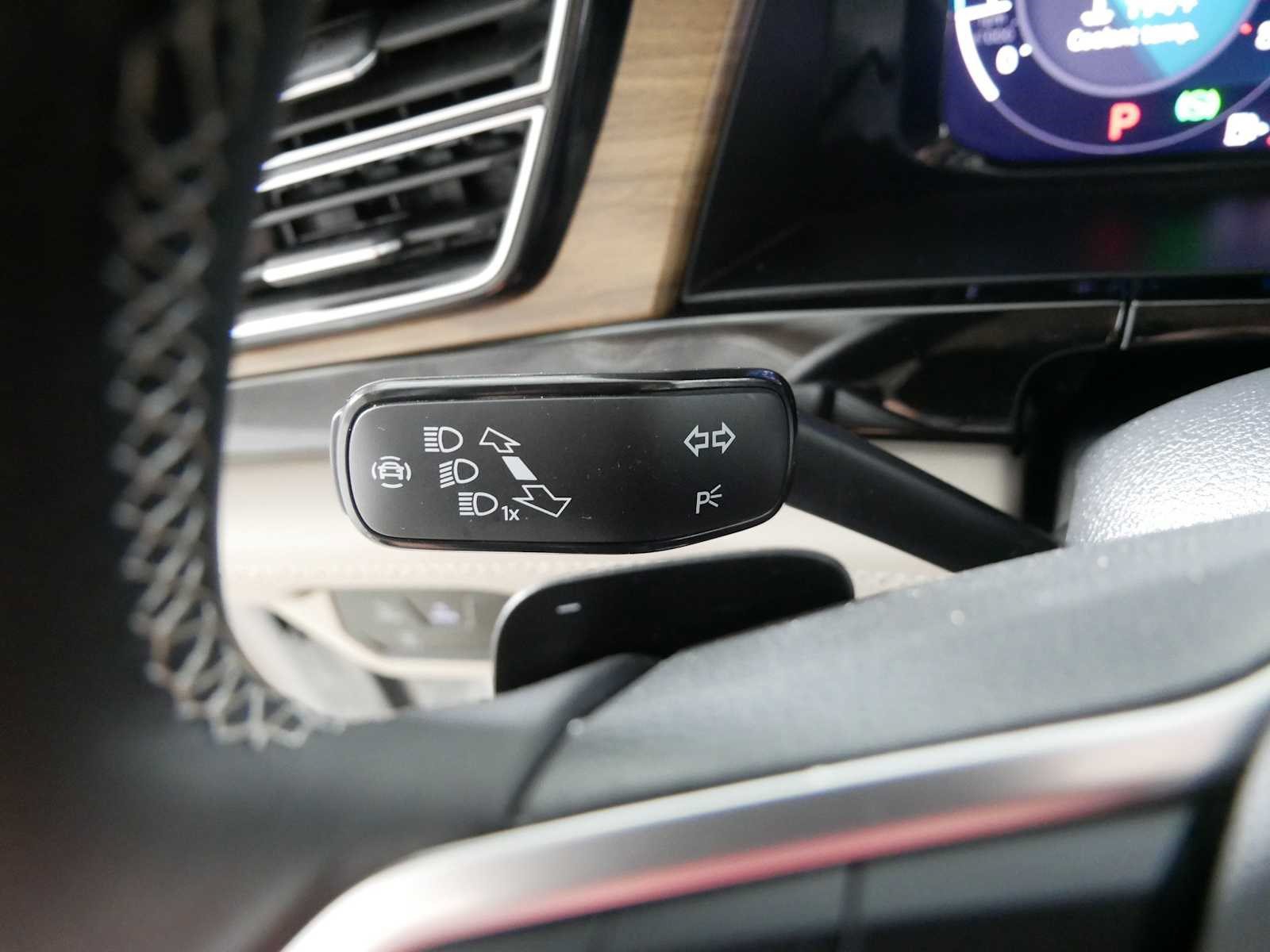 Used 2025 Volkswagen Atlas SE AWD/4WD image 31