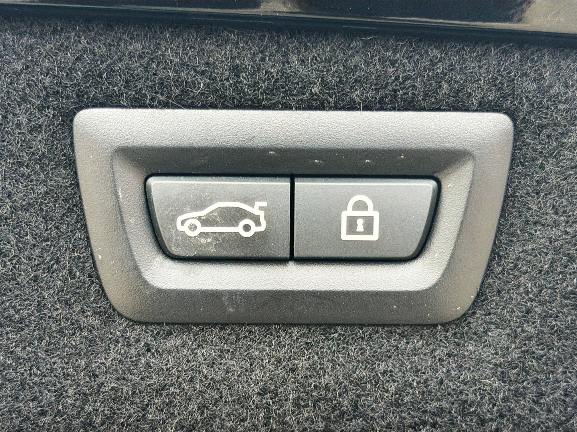 Used 2020 BMW M8 Convertible w/ Driving Assistance Package image 13