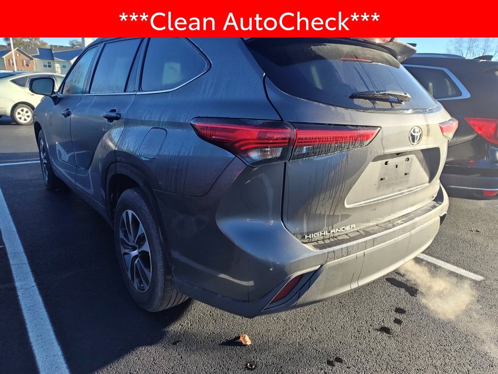 Used 2023 Toyota Highlander XLE FWD image 4