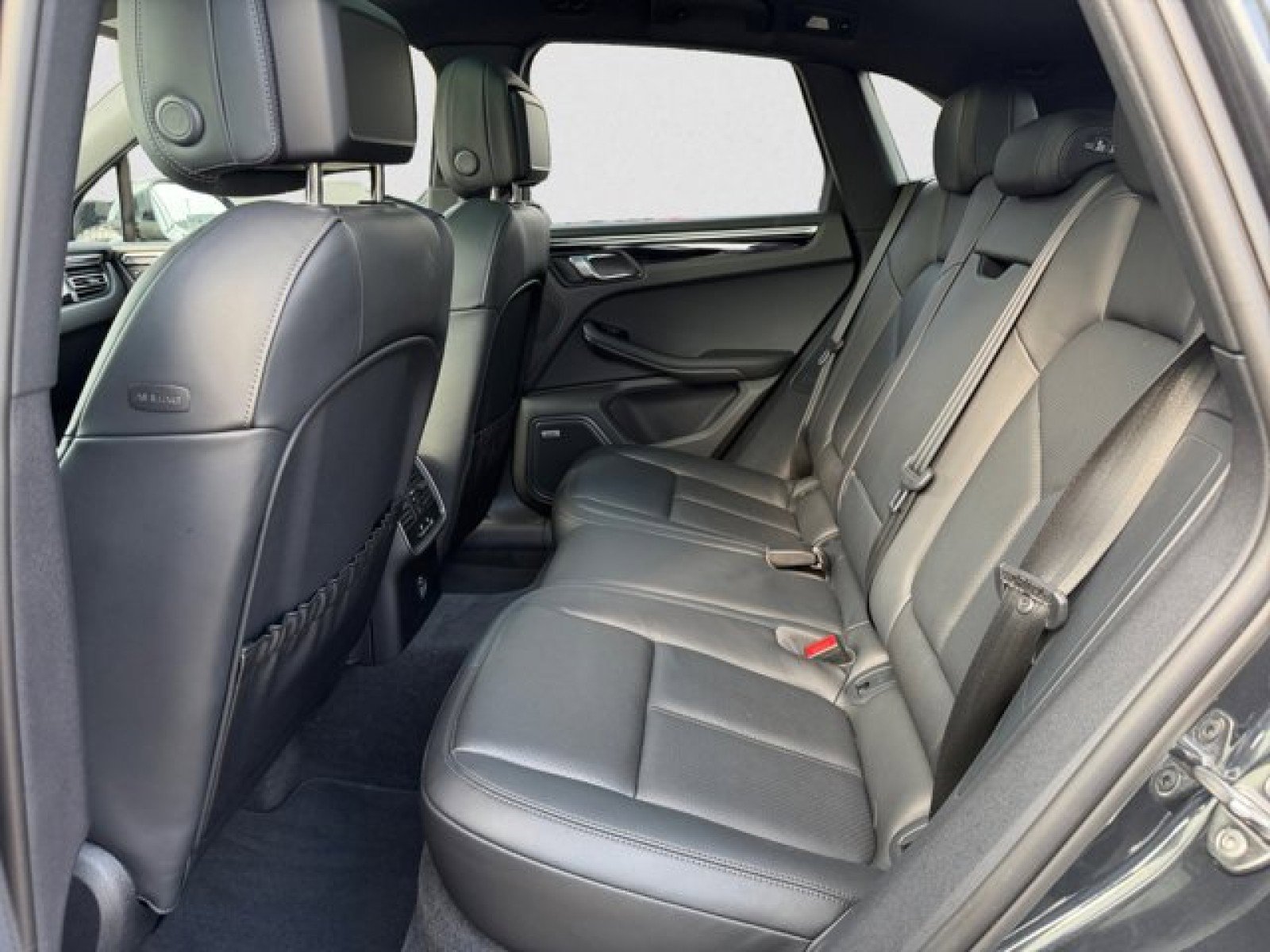 Used 2023 Porsche Macan w/ Premium Package Plus image 18