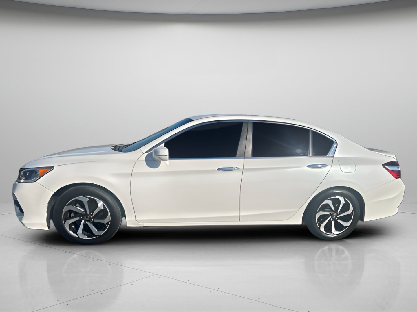 Used 2017 Honda Accord EX-L image 3