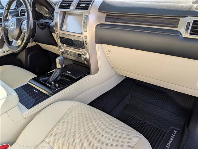 Used 2020 Lexus GX 460 Premium w/ Premium Package image 24