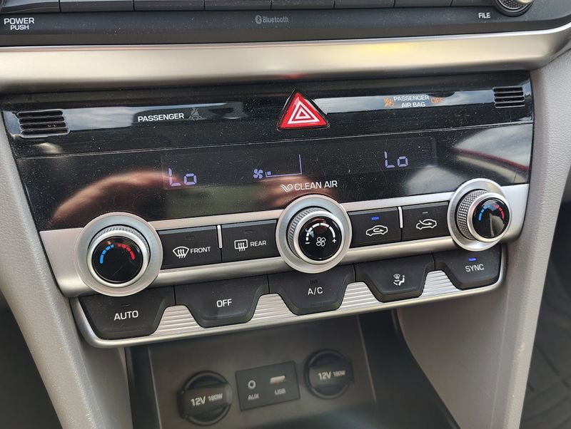 Used 2020 Hyundai Elantra SE FWD image 17