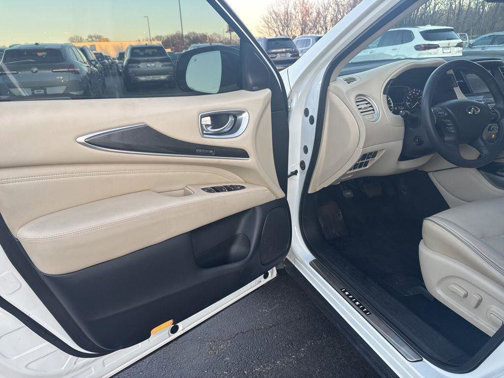 Used 2019 INFINITI QX60 Luxe w/ Essential Package image 9