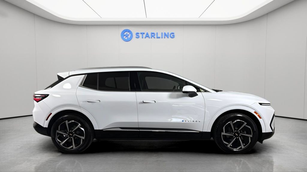 Used 2025 Chevrolet Equinox EV LT w/ Convenience Package image 11