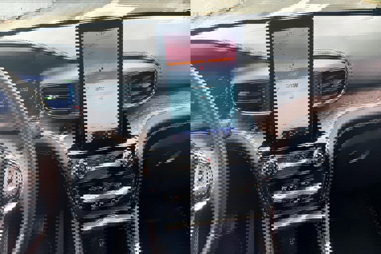 Used 2021 Ford Explorer Platinum w/ Premium Technology Package image 6