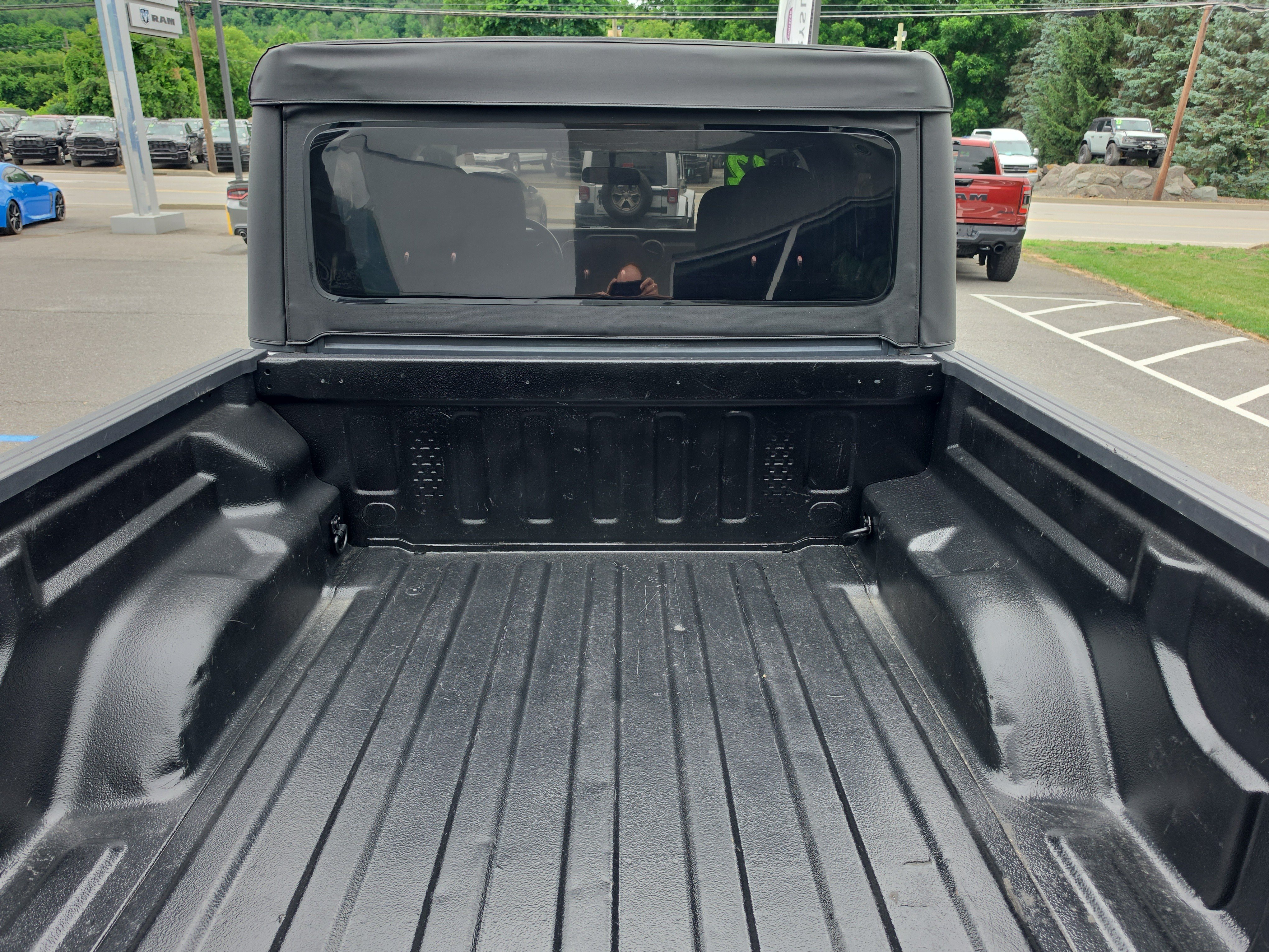 Used 2022 Jeep Gladiator Sport AWD/4WD image 5