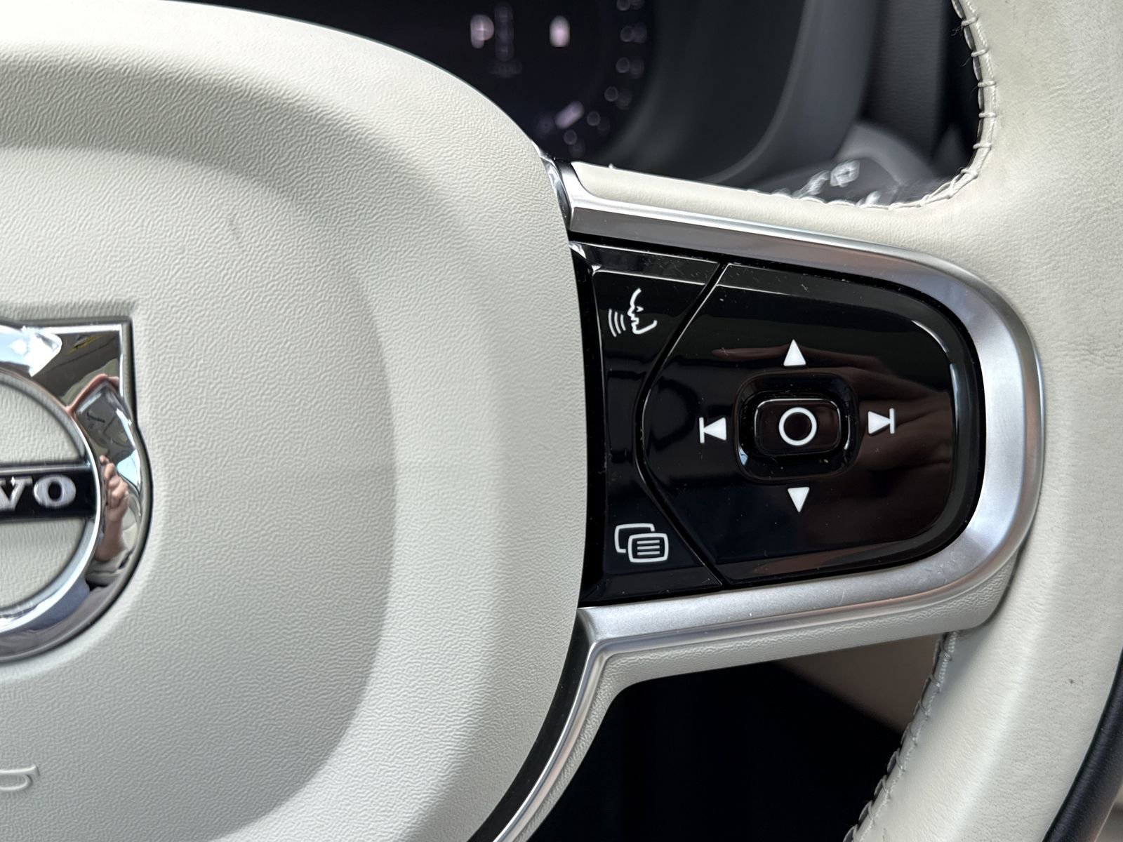 Used 2024 Volvo XC60 B5 Core image 22