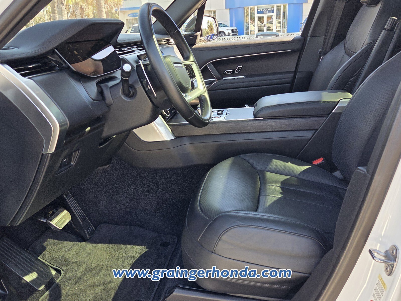 Used 2023 Land Rover Range Rover SE image 9