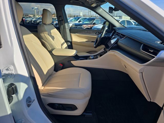 Used 2025 Jeep Grand Cherokee L Limited AWD/4WD image 25