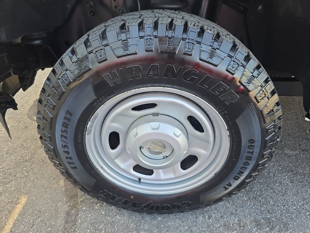 Used 2014 Ford F250 XL w/ Power Equipment Group AWD/4WD image 28