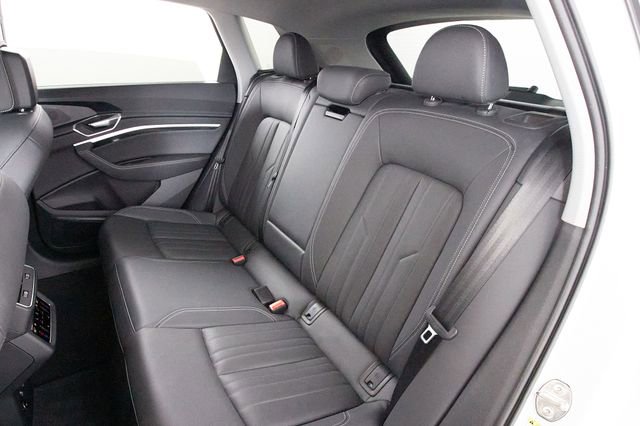 Used 2023 Audi e-tron Premium Plus w/ Premium Plus Package AWD/4WD image 24