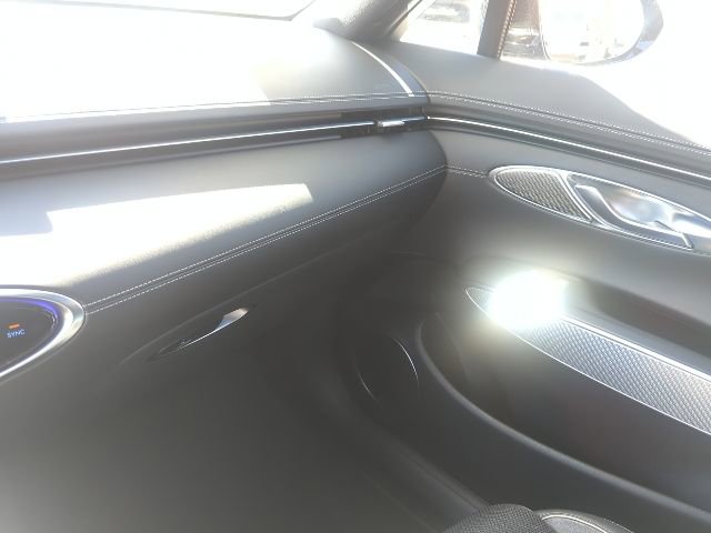 Used 2023 Genesis GV70 2.5T w/ Sport Prestige Package image 8