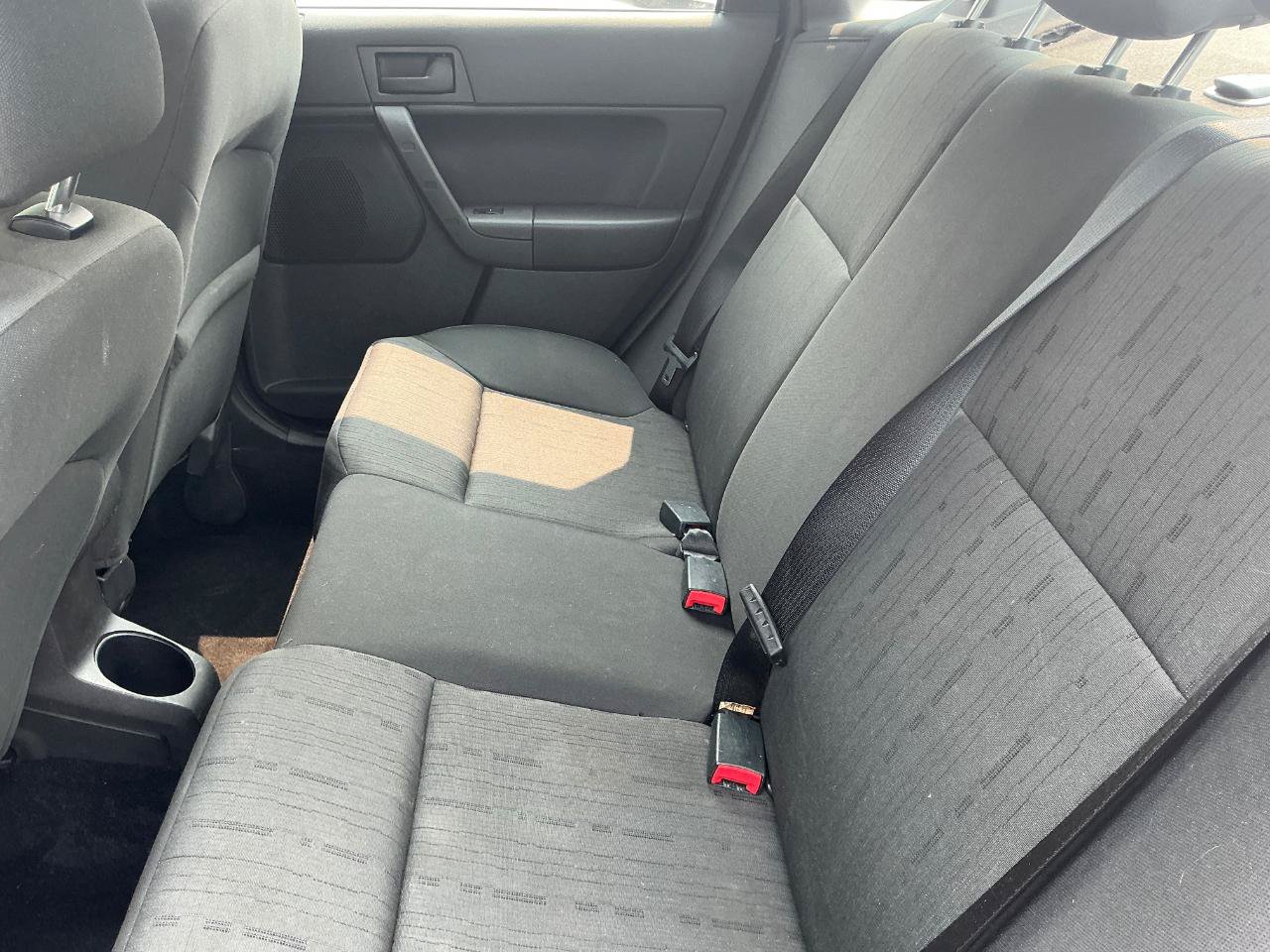 Used 2010 Ford Focus SE FWD image 14