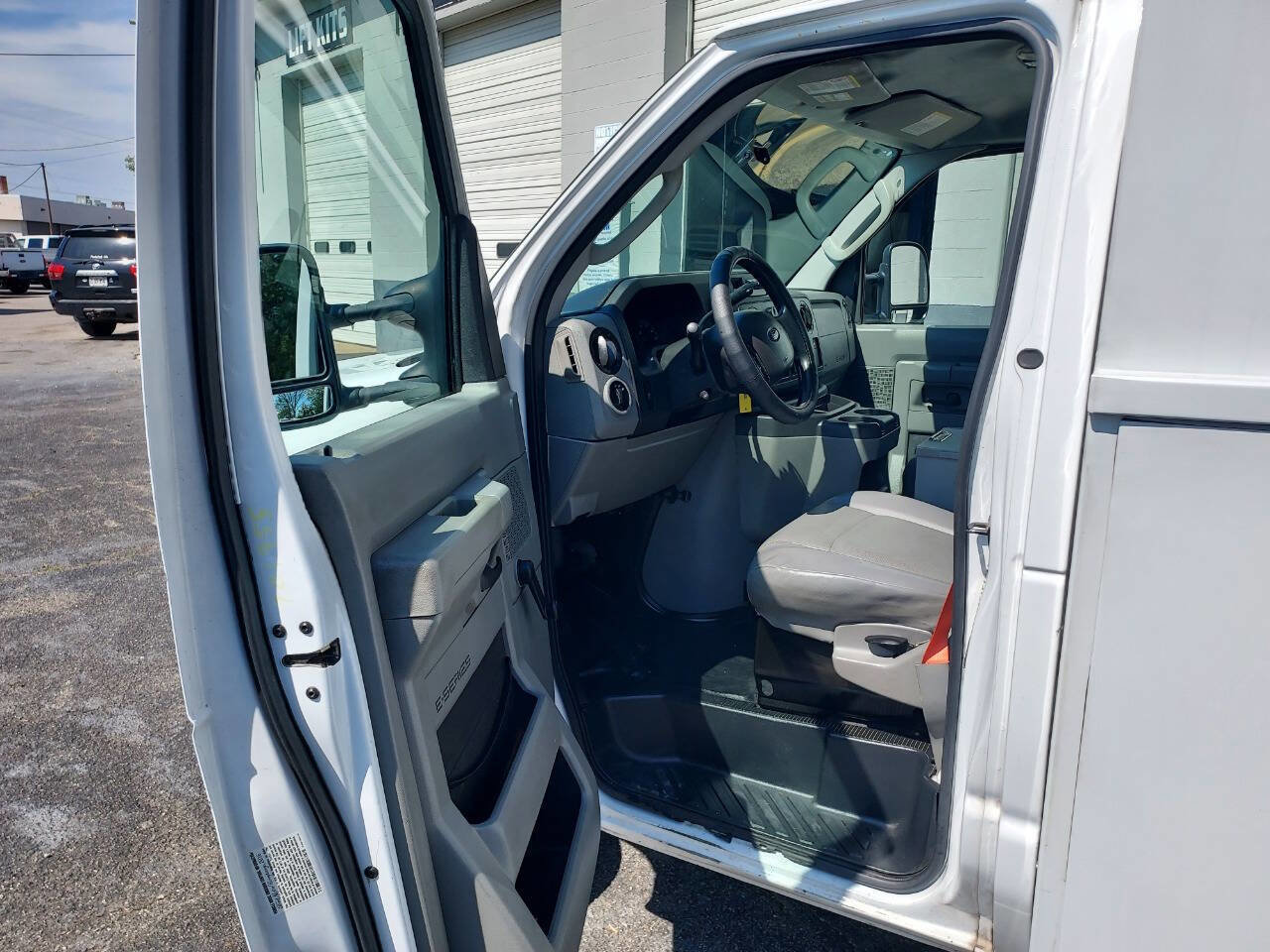 Used 2016 Ford E-350 and Econoline 350 Super Duty image 14