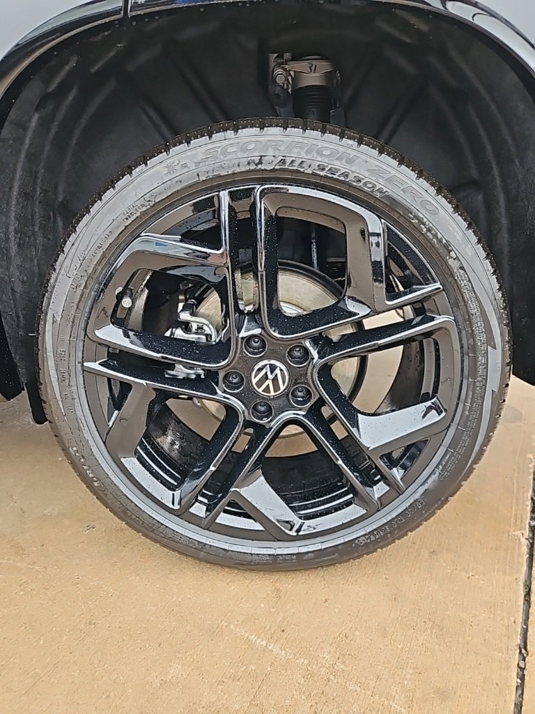 New 2026 Volkswagen Tiguan SE R-Line image 9