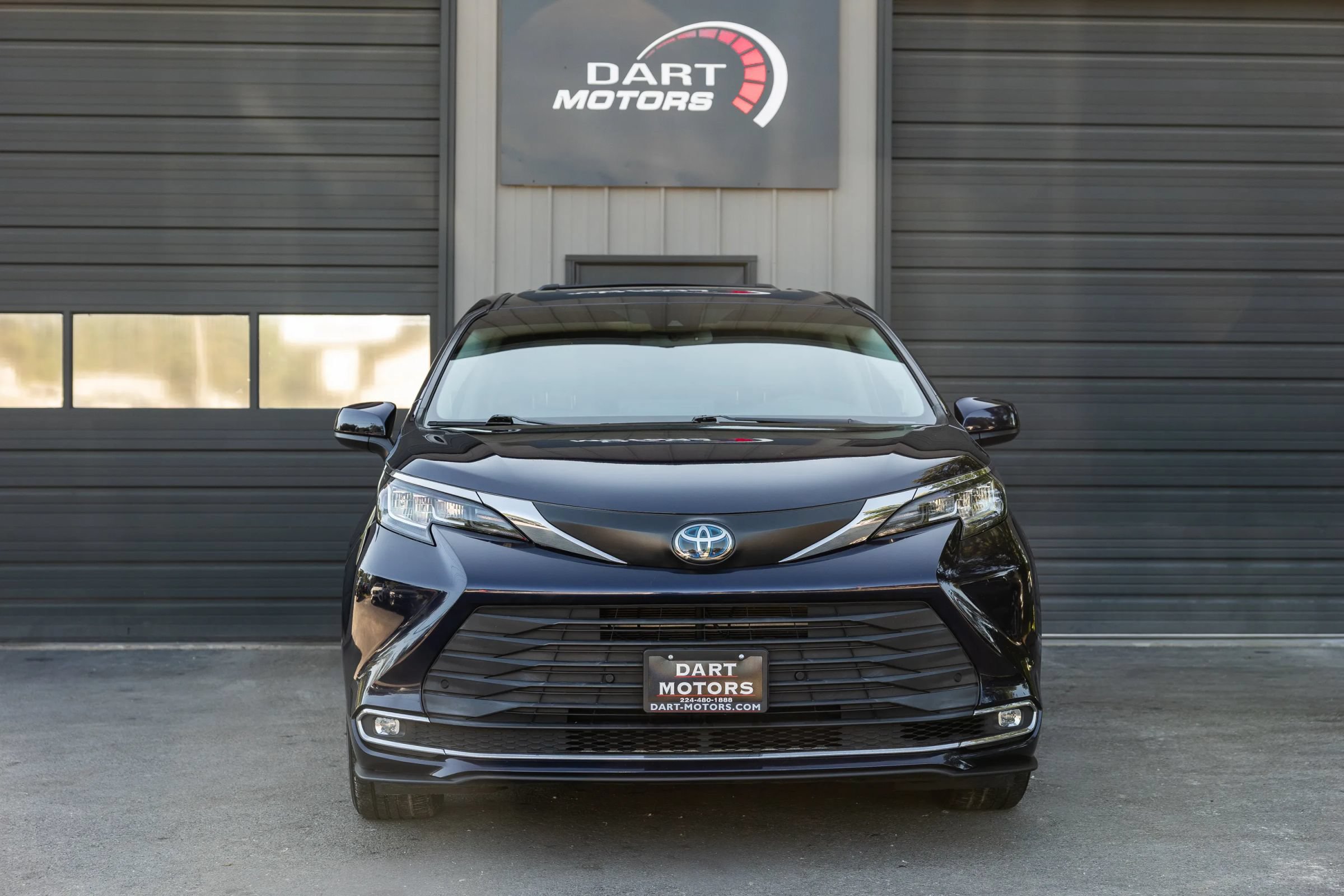 Used 2021 Toyota Sienna XLE w/ XLE Plus Package AWD/4WD image 2