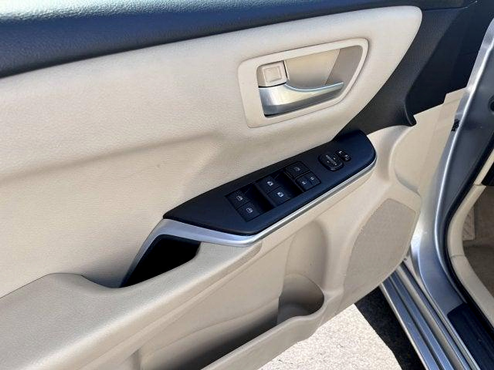 Used 2017 Toyota Camry LE FWD image 18