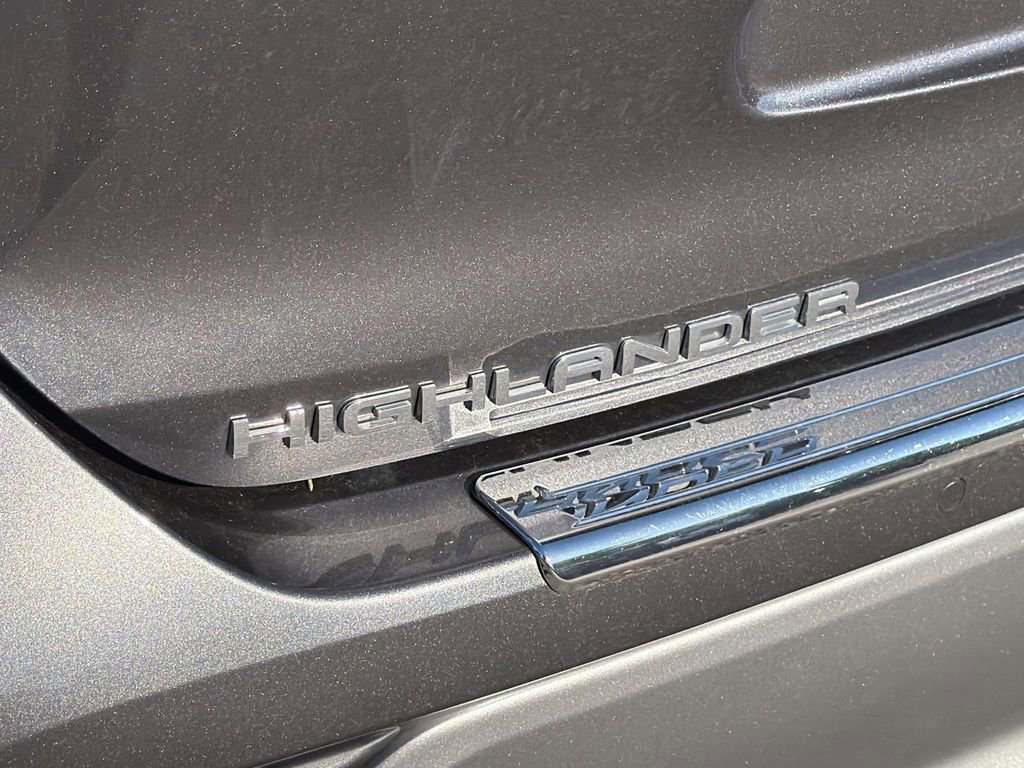 Used 2023 Toyota Highlander Platinum image 6