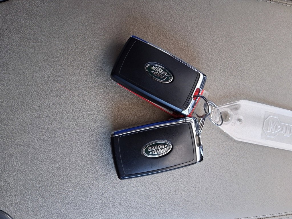 Used 2020 Land Rover Range Rover Sport SE image 16