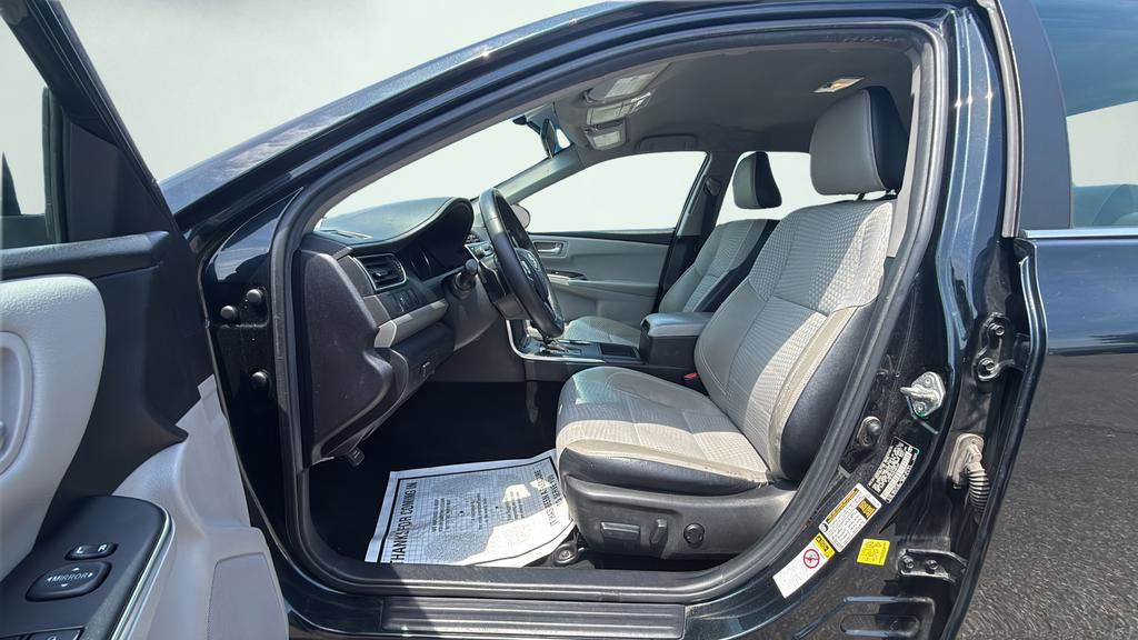 Used 2015 Toyota Camry SE FWD image 17
