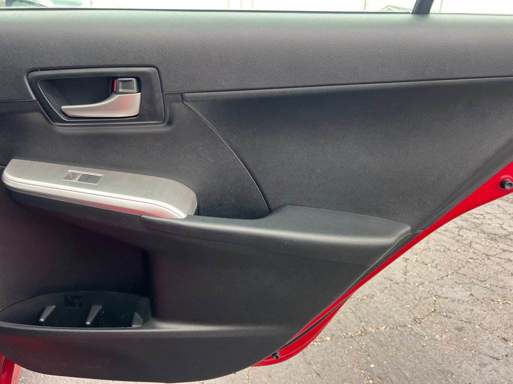 Used 2014 Toyota Camry L image 14