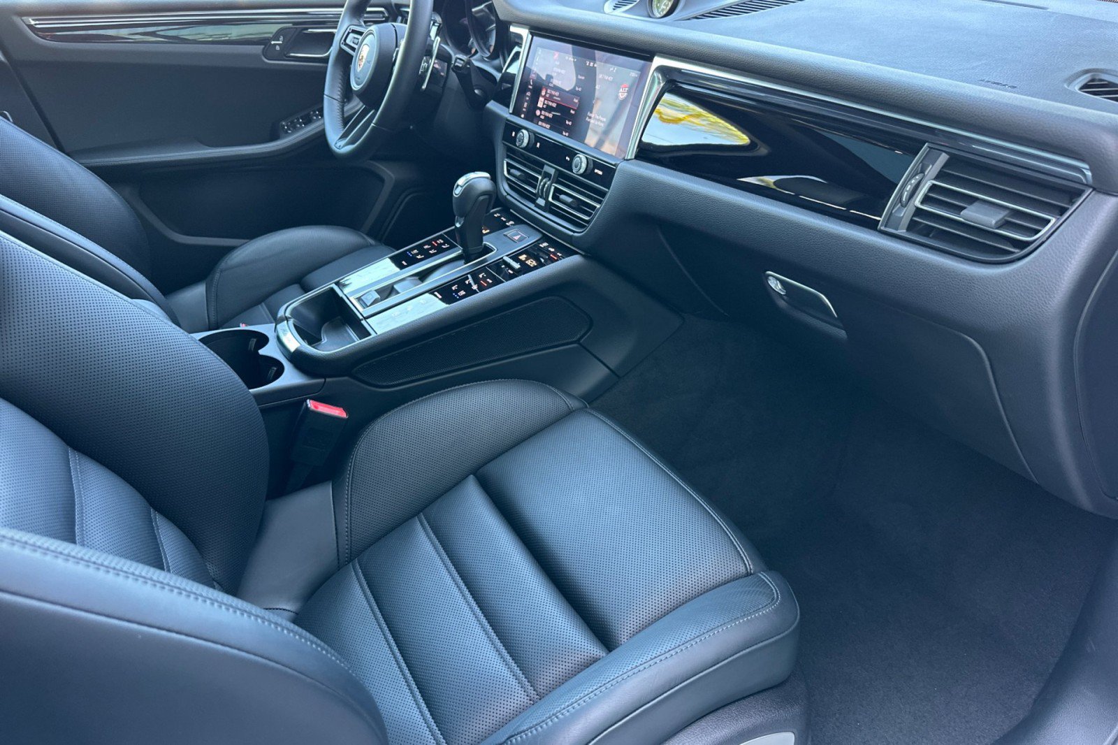 Used 2026 Porsche Macan S AWD/4WD image 16