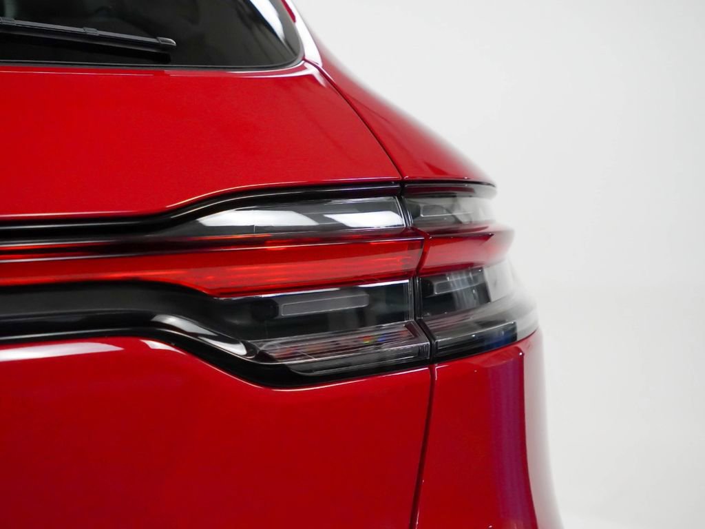 Certified 2025 Porsche Macan S image 12