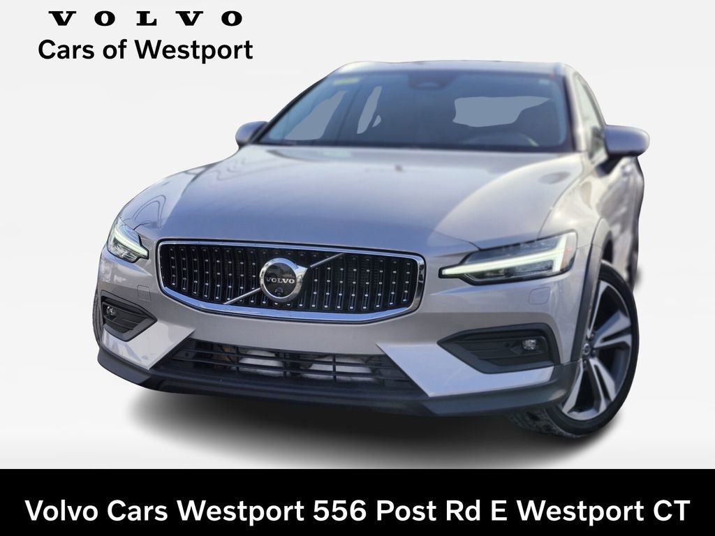 Certified 2025 Volvo V60 B5 Cross Country Plus image 1