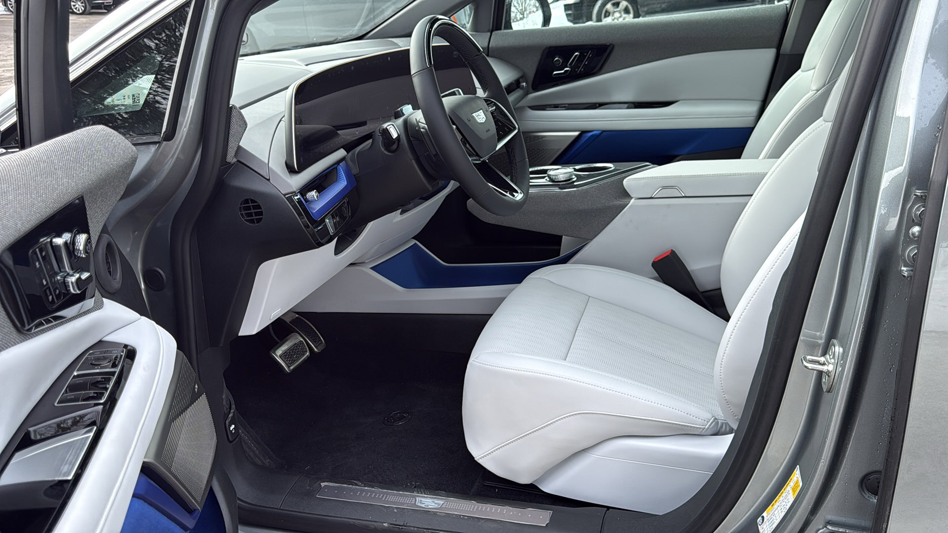 New 2026 Cadillac Optiq Luxury 2 image 7