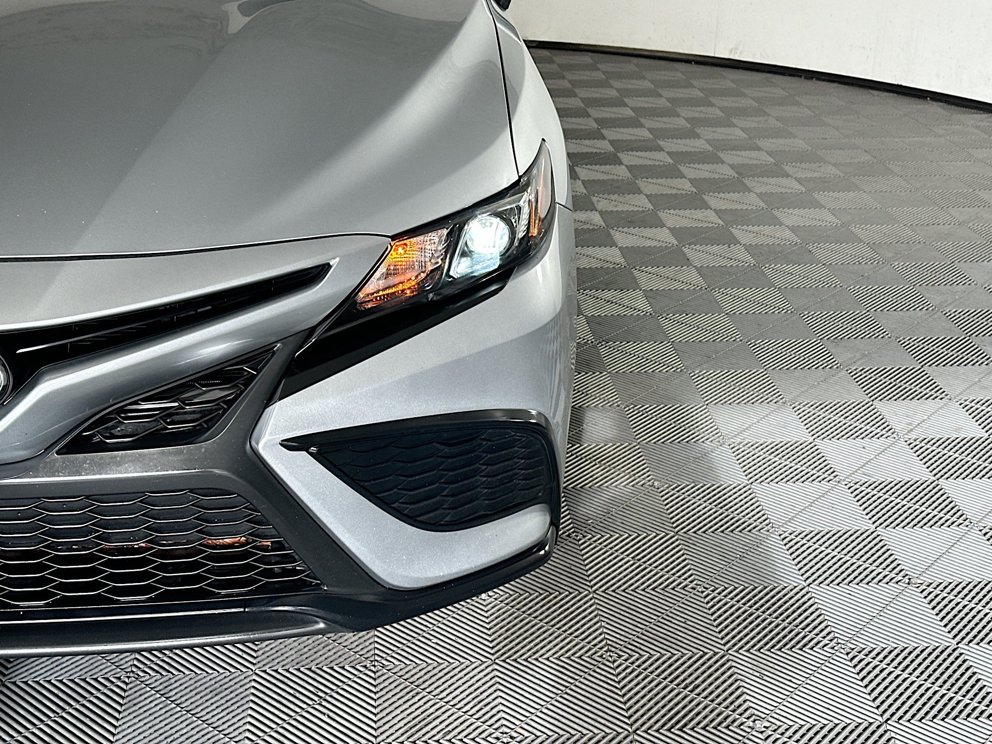 Used 2023 Toyota Camry SE FWD image 9