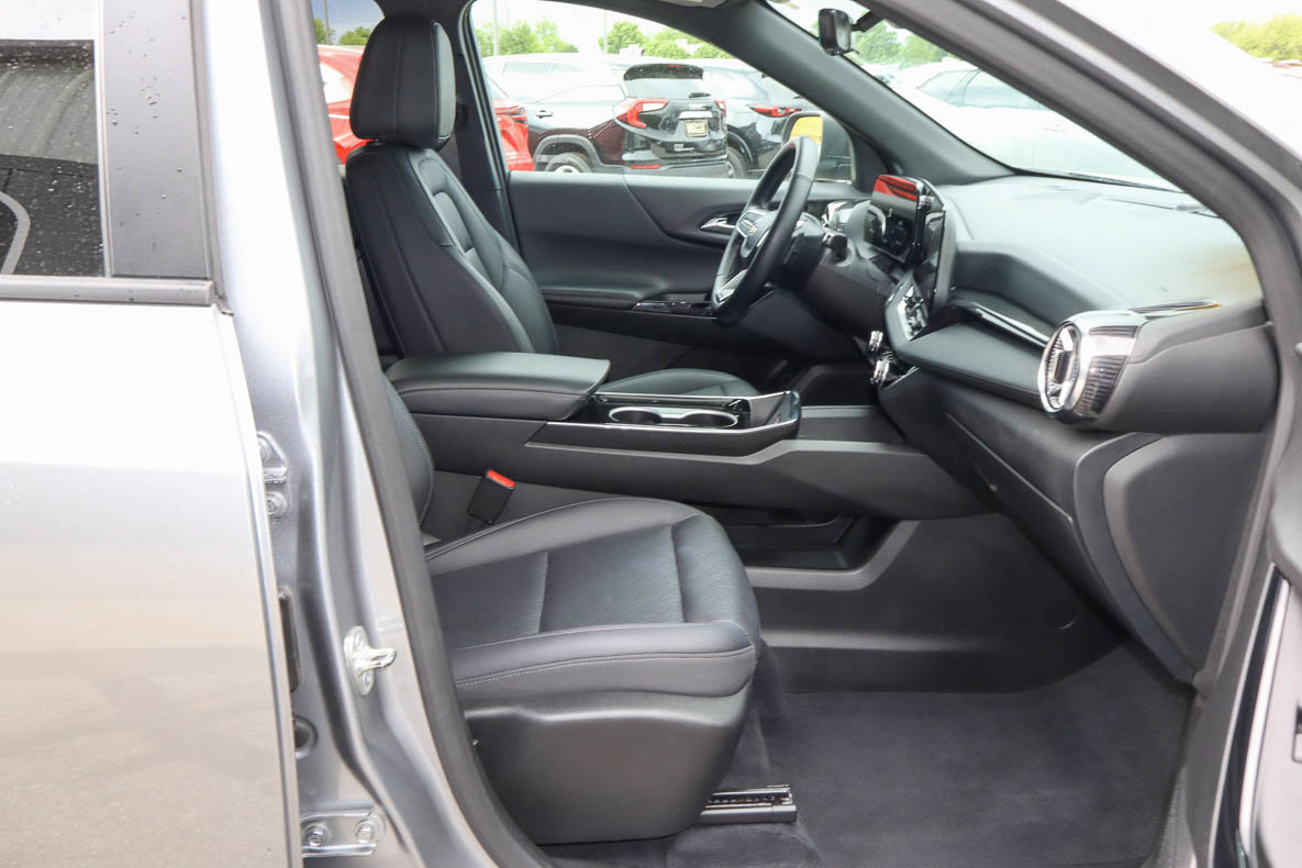 Used 2025 Chevrolet Equinox LT w/ Convenience Package II FWD image 26