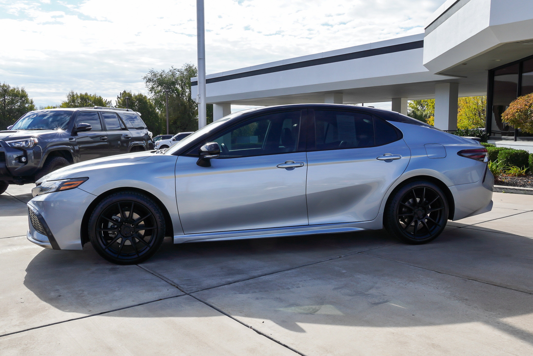 Used 2021 Toyota Camry XSE w/ Navigation Package FWD image 5