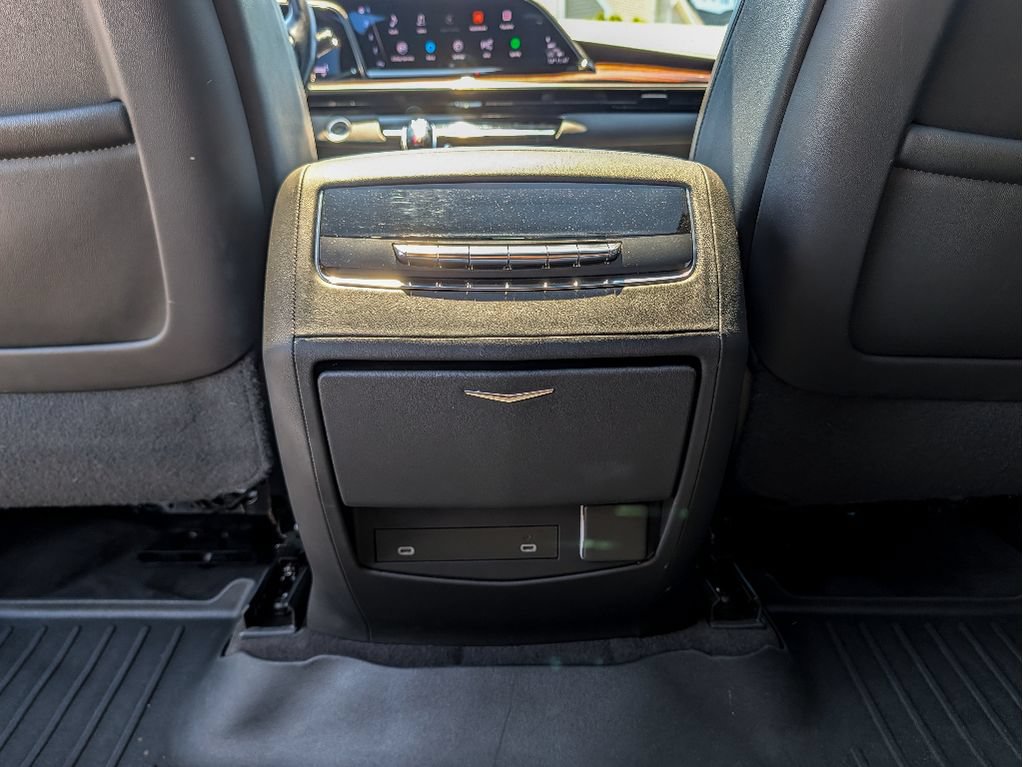 Used 2023 Cadillac Escalade Premium Luxury AWD/4WD image 18