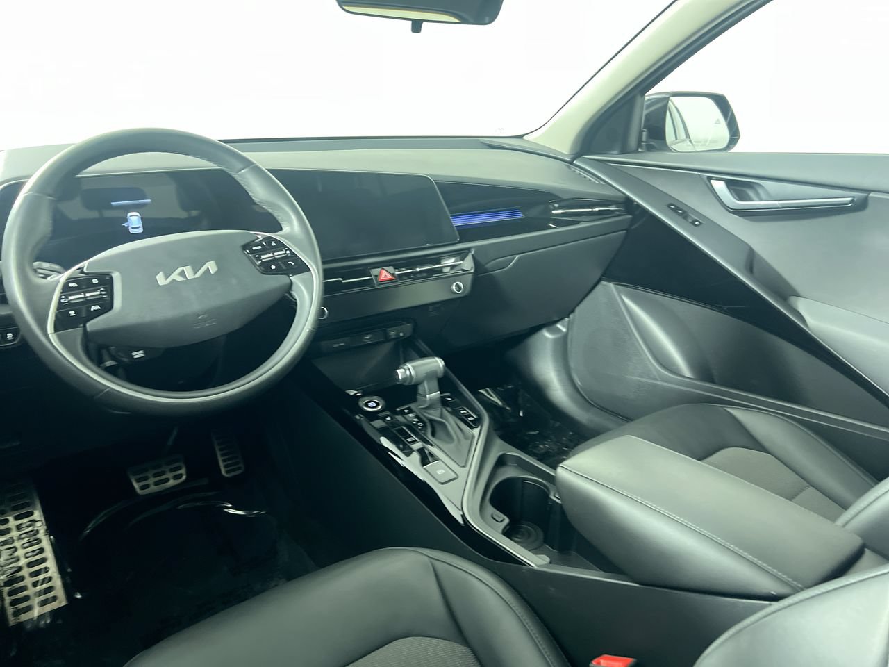 Certified 2025 Kia Niro EX Touring FWD image 30