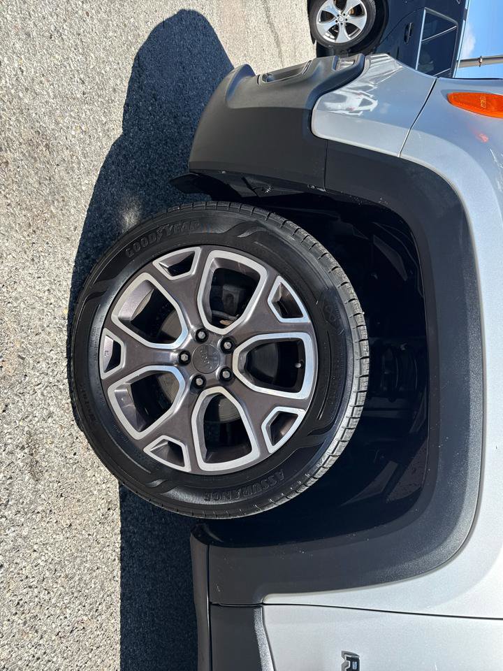 Used 2018 Jeep Renegade Limited w/ UConnect 8.4 Nav Group AWD/4WD image 25